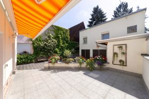 Terrasse KI-generiert
