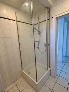 ...mit Dusche